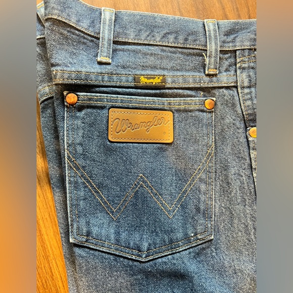 Men’s Wrangler 936DEN.  Cowboy cut slim fit jean. - Picture 2 of 3